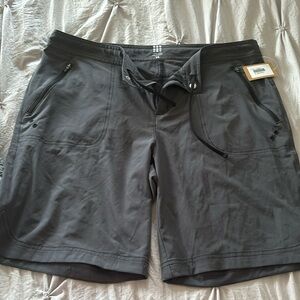 Title Nine NWT Board Shorts size 14